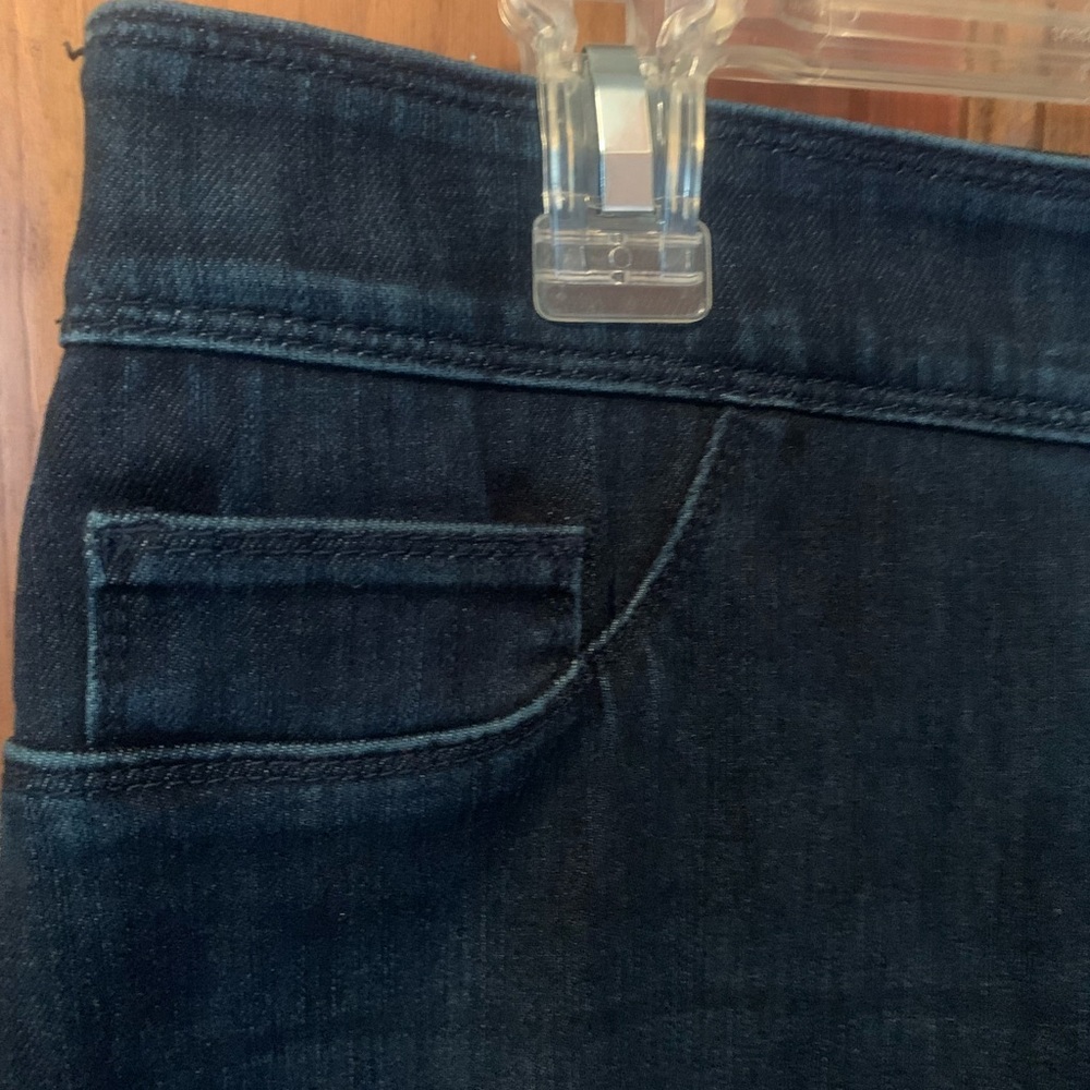 Soft Surroundings. Women’s, dark BLUE denim pull on jeans, soft and stretchy. - Picture 3 of 5